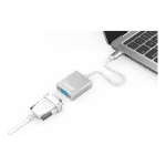 Simulation de branchement de l'adaptateur gris à un pc portable