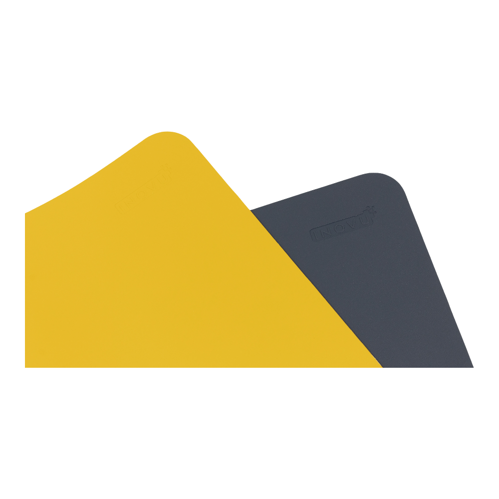 Tapis de souris réversible jaune et bleu marine, avec une surface lisse et moderne.