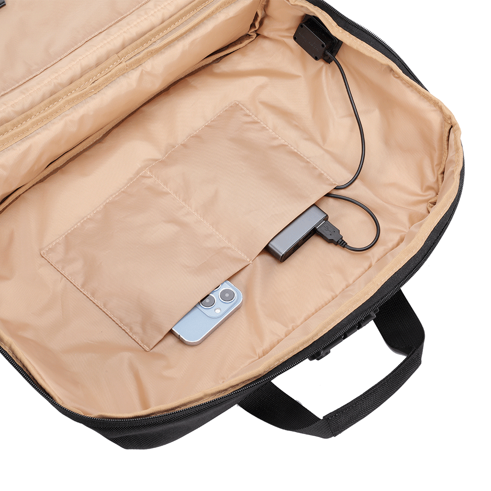 Petit compartiment pour petit objet ou papier à l'intérieur de la pochette